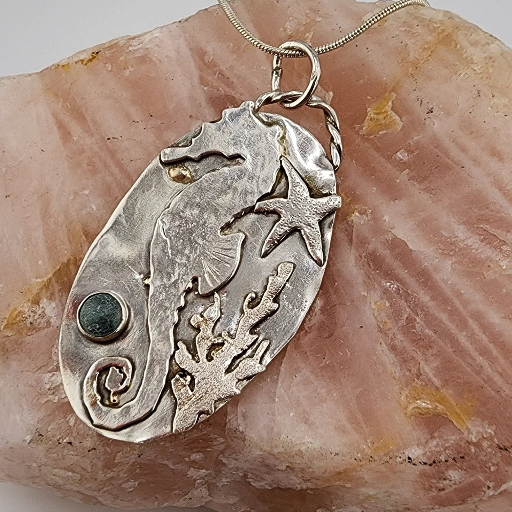 TURQUOISE SEA HORSE PENDANT HANDCRAFTED WITH RECYCLED STERLING SILVER METAL - Picture 4 of 7
